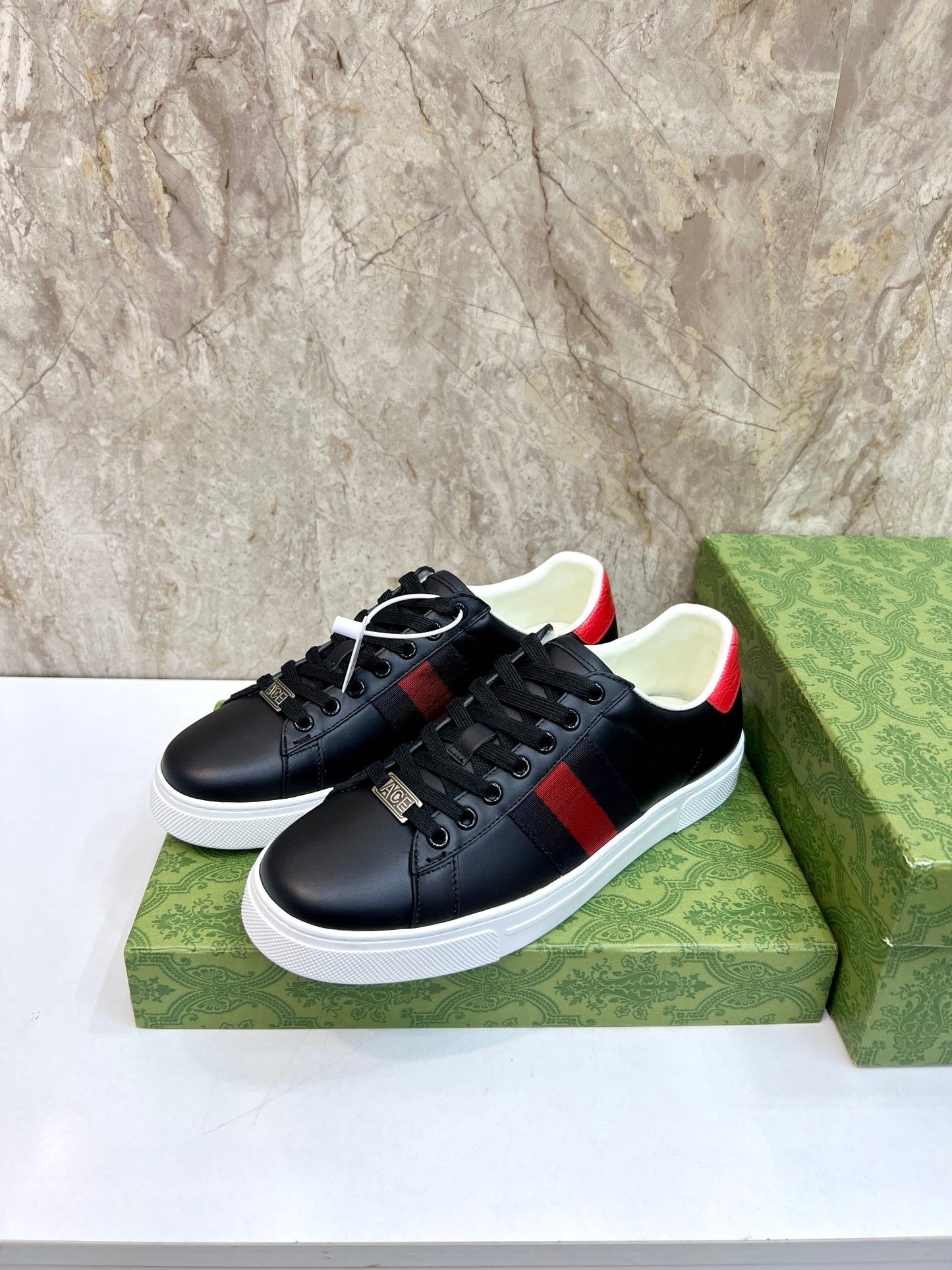 GG Men's ACE Sneaker Black Calfskin 525952