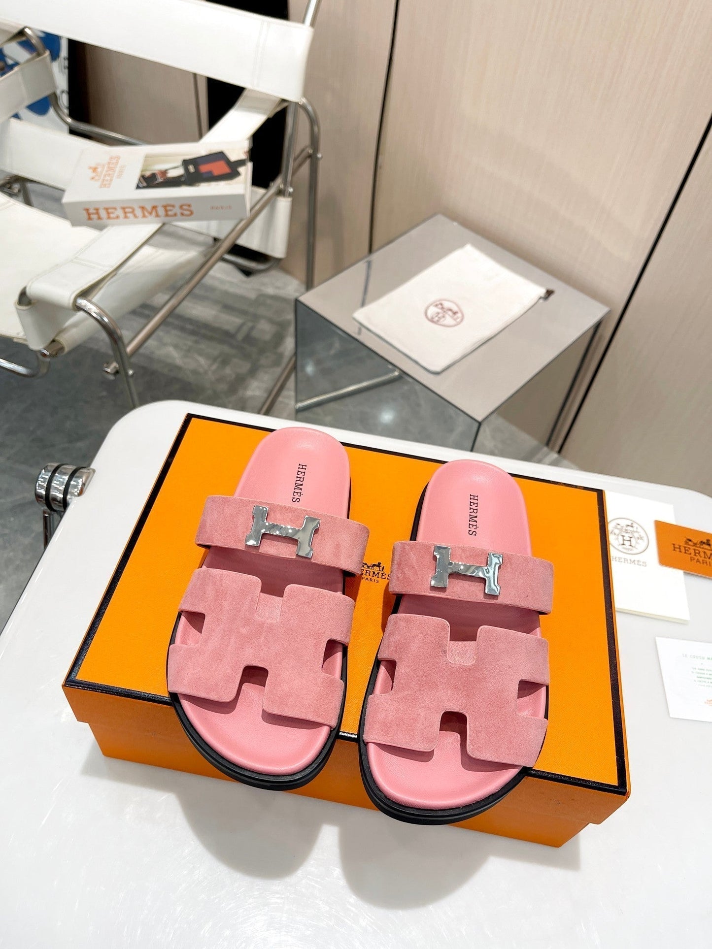 HM CHYPRE SANDAL LIGHT PINK WITH H-BUCKLE SUEDE