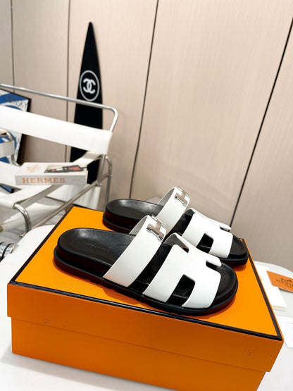 HM CHYPRE SANDAL WHITE WITH H-BUCKLE CALFSKIN