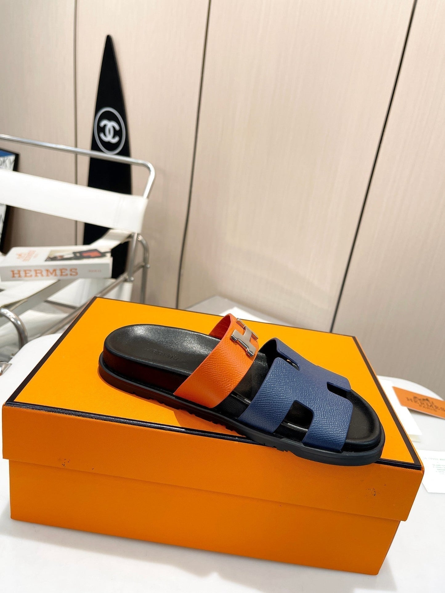 HM CHYPRE SANDAL INDIGO AND TIGER WITH H-BUCKLE CALFSKIN