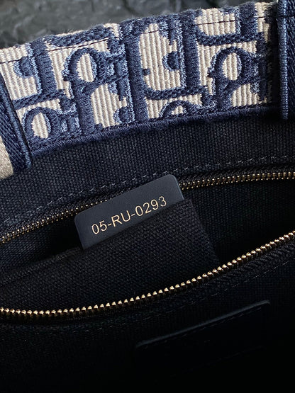 MINI BOOK TOTE 26 BLUE OBLIQUE EMBROIDERY