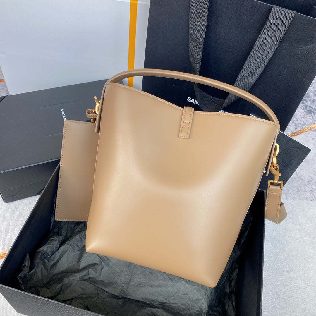 le 37 20cm dark beige shiny calfskin