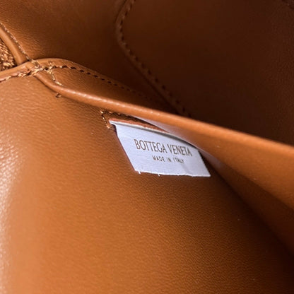 BANG BANG 22 VANITY CASE IN CINNAMON BROWN CALFSKIN