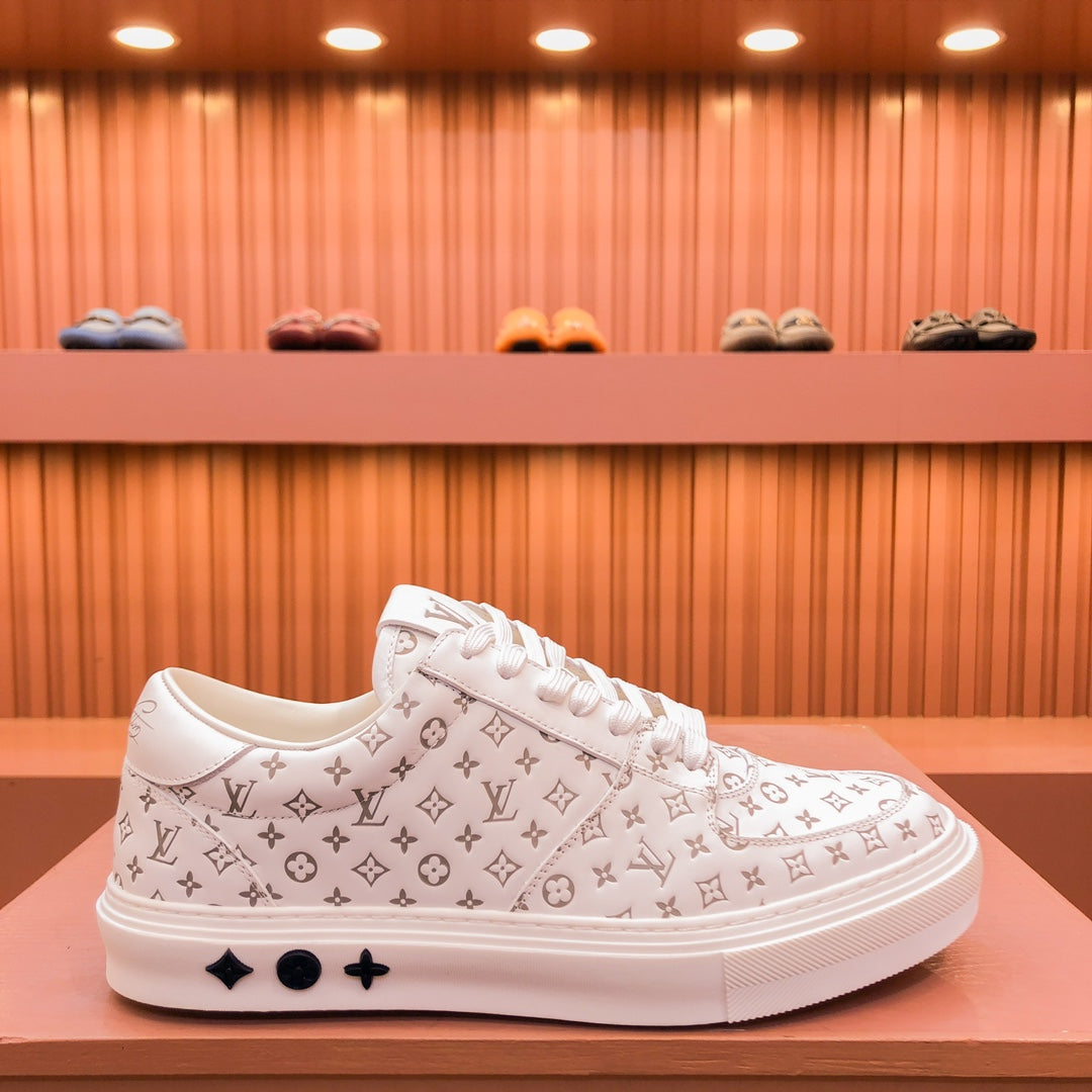 LV TRAINER SNEAKER IN BEIGE MONOGRAM CALFSKIN