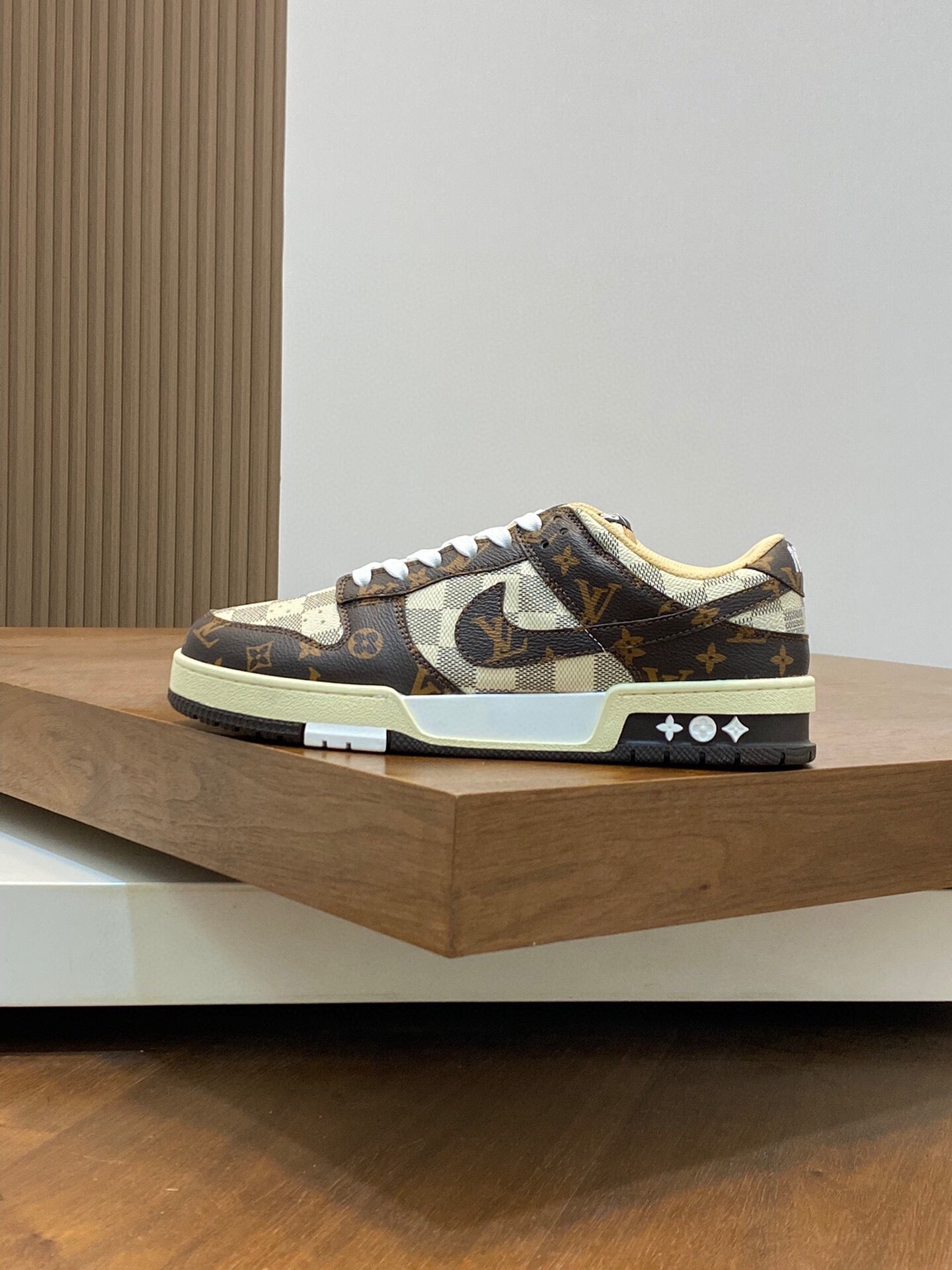 AIR TRAINER IN BROWN DAMIER CALFSKIN