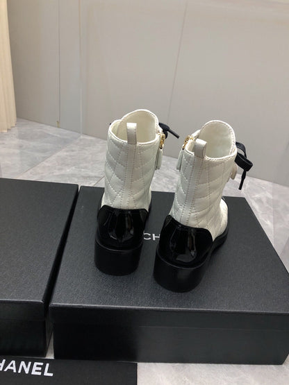 CC Short Boots 45mm In White Mix Black Quilted Lambskin And Glossy Cowhide 950036