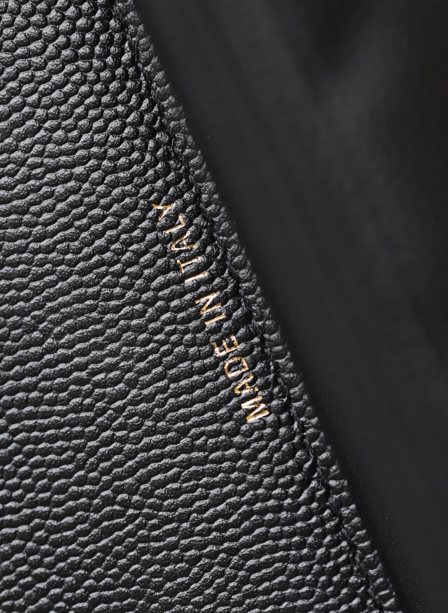 25C Flap Bag With Top Handle 18cm Black Grained Calfskin