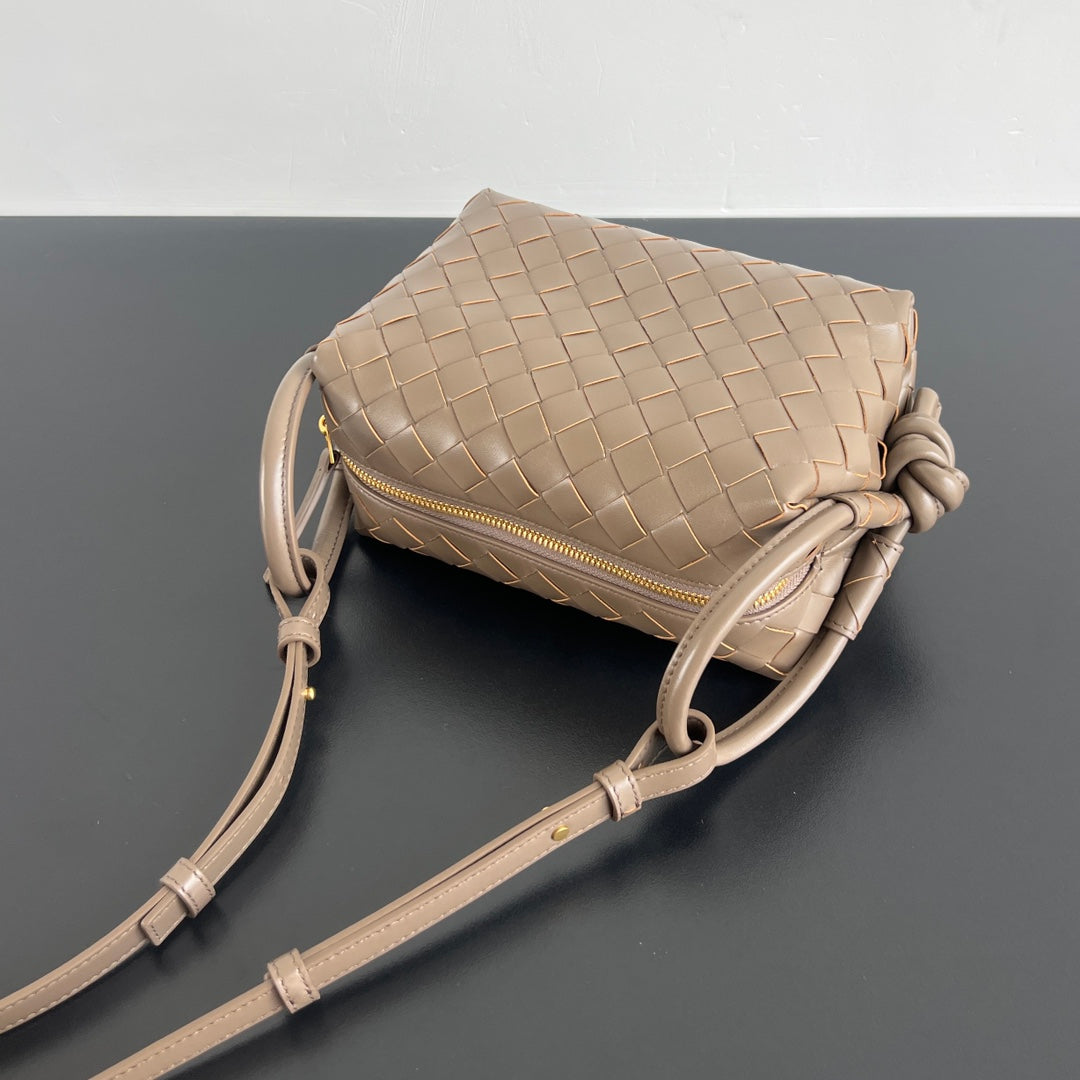 BV Loop Top Handle 19cm Brown Lambskin