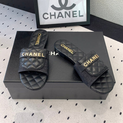 CC Slippers In Black Quilted Cowhide 147027