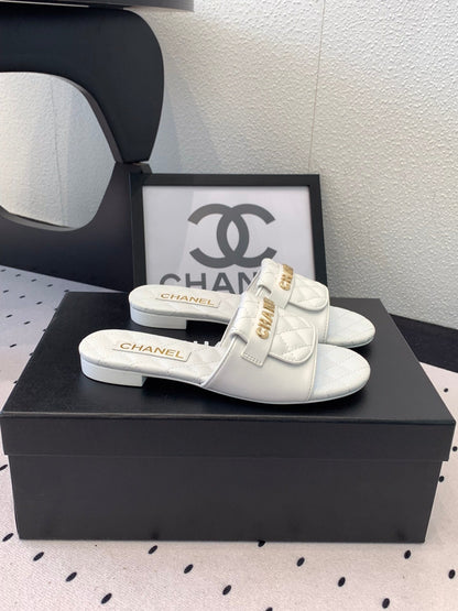 CC Slippers In White Quilted Cowhide 147028