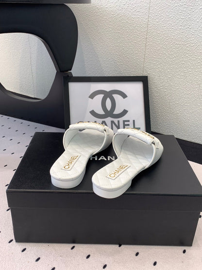 CC Slippers In White Quilted Cowhide 147028