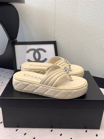 CC Thong Slippers In Ivory White Lambskin 147047