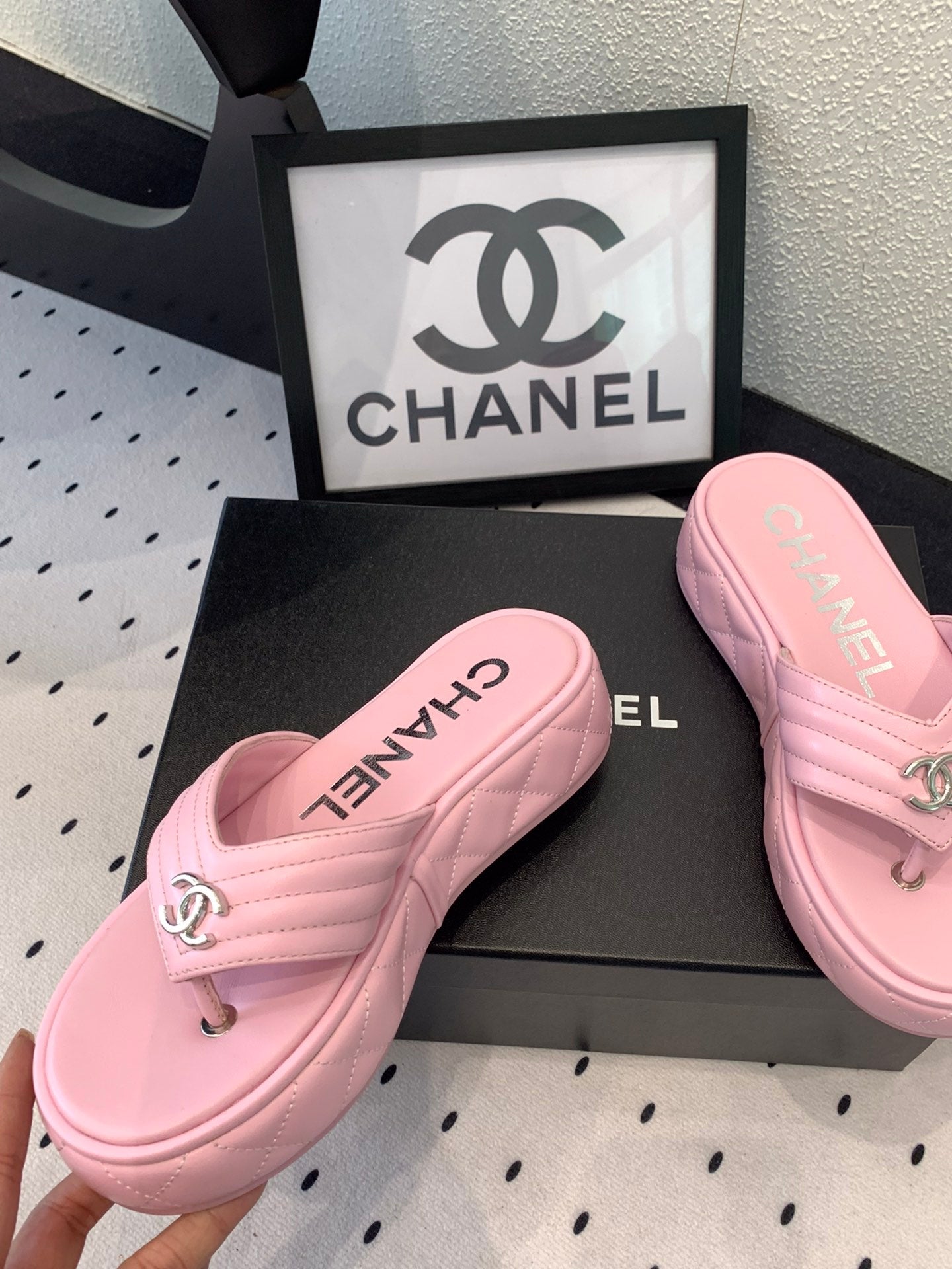 CC Thong Slippers In Pink Lambskin 147049