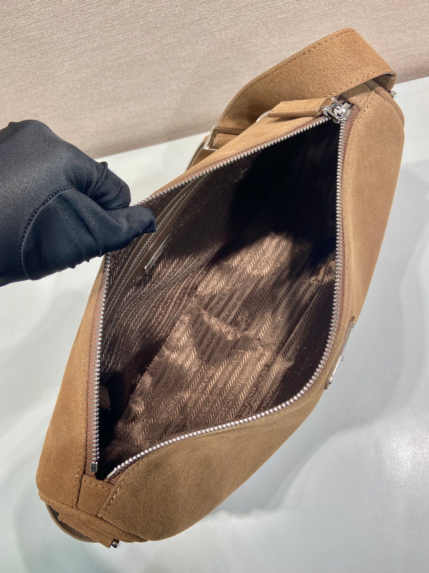 HOBO BAG 35 IN GINGERBREAD SUEDE SILVER LOGO