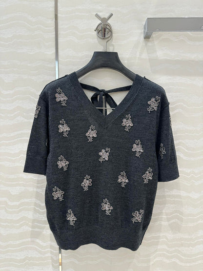 Fendi Beaded Flower V-neck Knitted Small Top Black Gray Wool