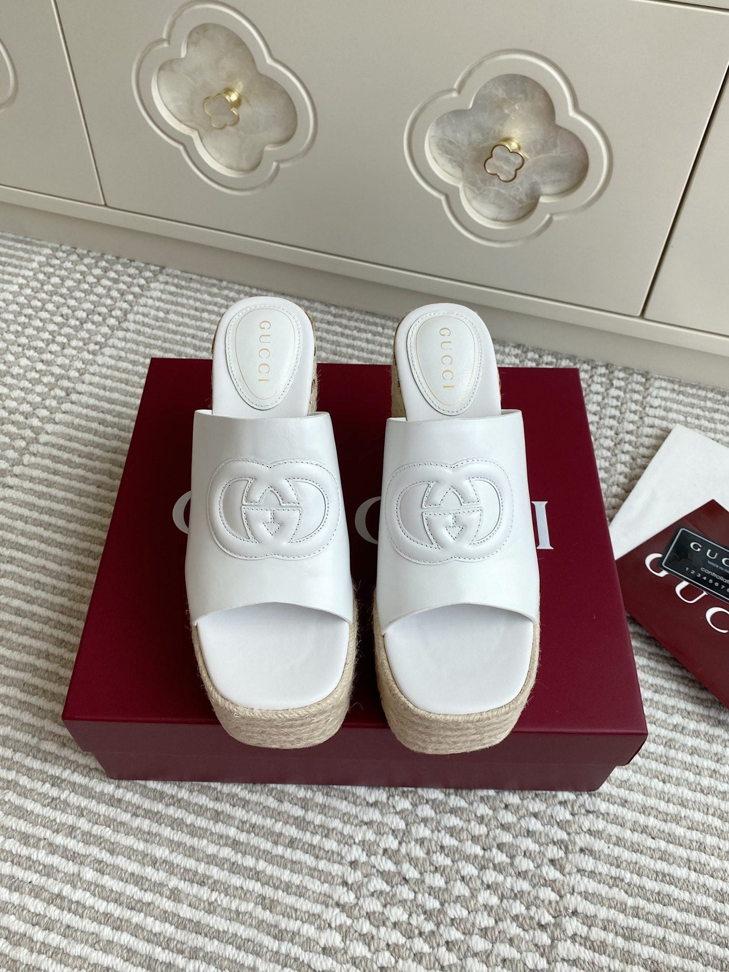 GC 25 Interlocking G Sandal White Cord Cowhide 291034