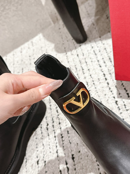 VT Ankle Short Boot Black Calfskin 359845