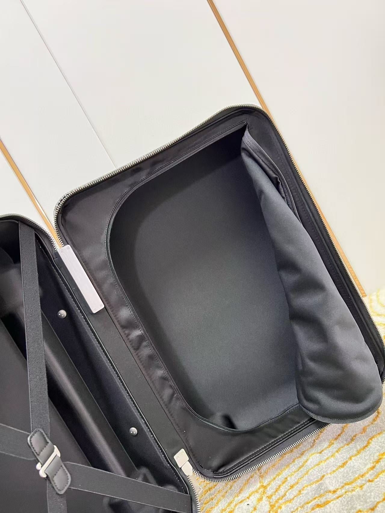 Louis Vuitton Horizon 55 Plaid Suitcase Gray Black Leather
