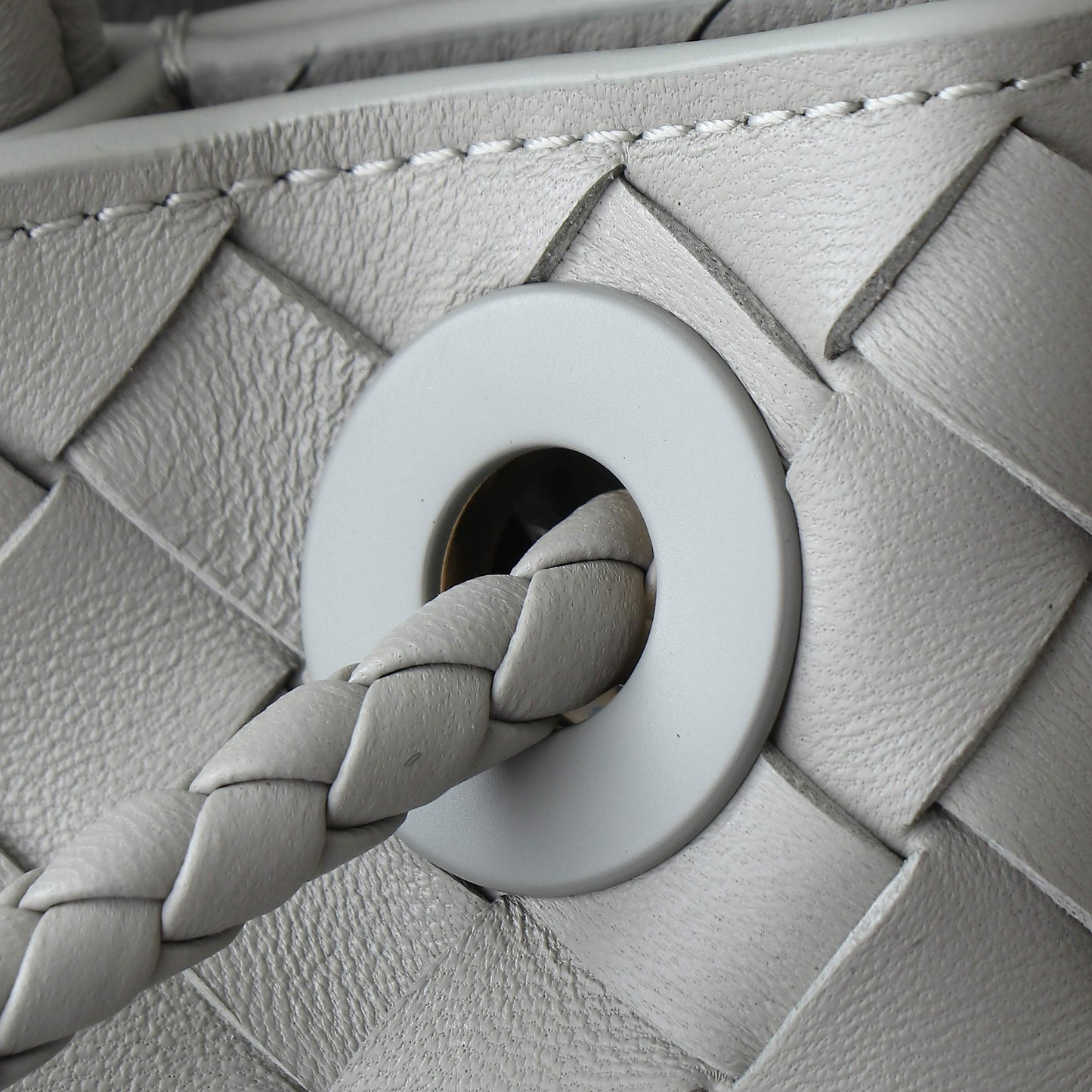BV 2025 Andiamo 25cm Sterling Color Lambskin