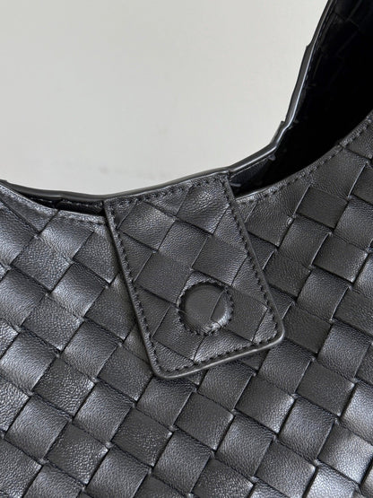 BV 2026 Campana Shoulder Bag 39cm Black Leather