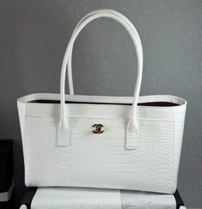 Chanel 25 Crocodile-embossed 40cm Bag White Cowhide 322960
