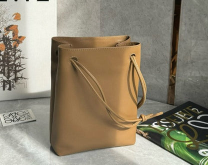 Loew Pebble Annagram 17cm Brown Calfskin