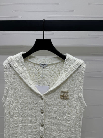 Chanel 2026 Shawl-neck Crochet Knit Sleeveless Vest 366326
