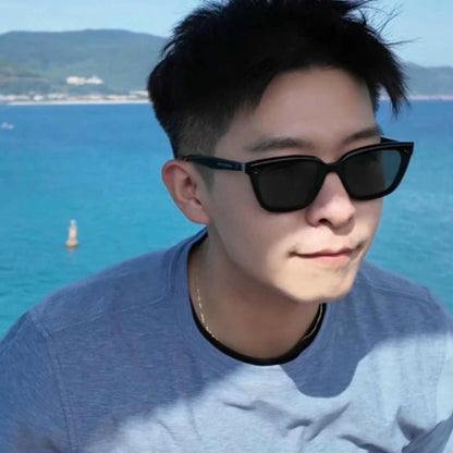 SQUARE SUNGLASS 575845 IN BLACK ACETATE BLACK LENSES