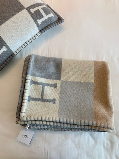 HM Drapeau Blanket Acier and Perle Wool Cashmere