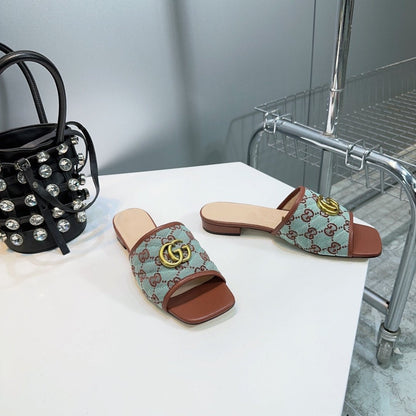 GG MATELASSÃ‰ CANVAS SLIDES LIGHT GREEN