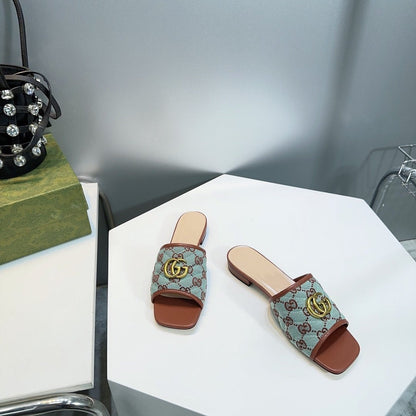 GG MATELASSÃ‰ CANVAS SLIDES LIGHT GREEN