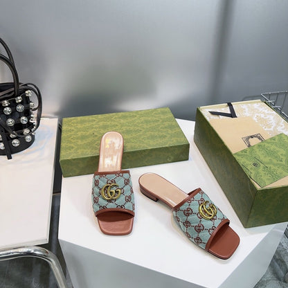 GG MATELASSÃ‰ CANVAS SLIDES LIGHT GREEN