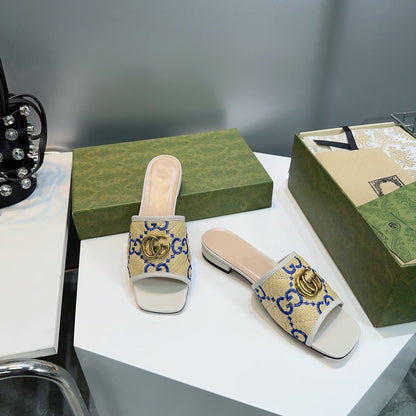 GG MATELASSÃ‰ CANVAS SLIDES GREEN LOGO