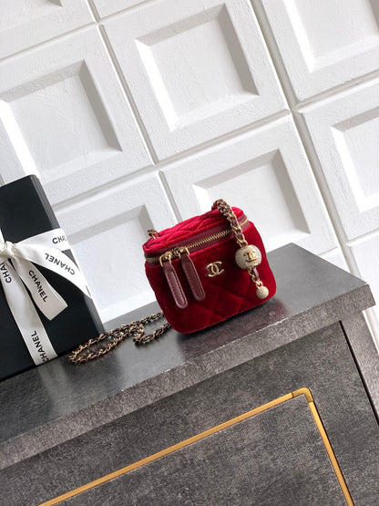 Chane 2026 Vanity Case 11cm Velvet
