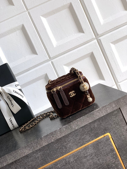Chane 2026 Vanity Case 11cm Velvet