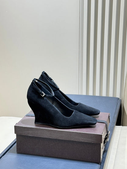 Alaia 2026 Wedge Pumps Velvet Leather 789590