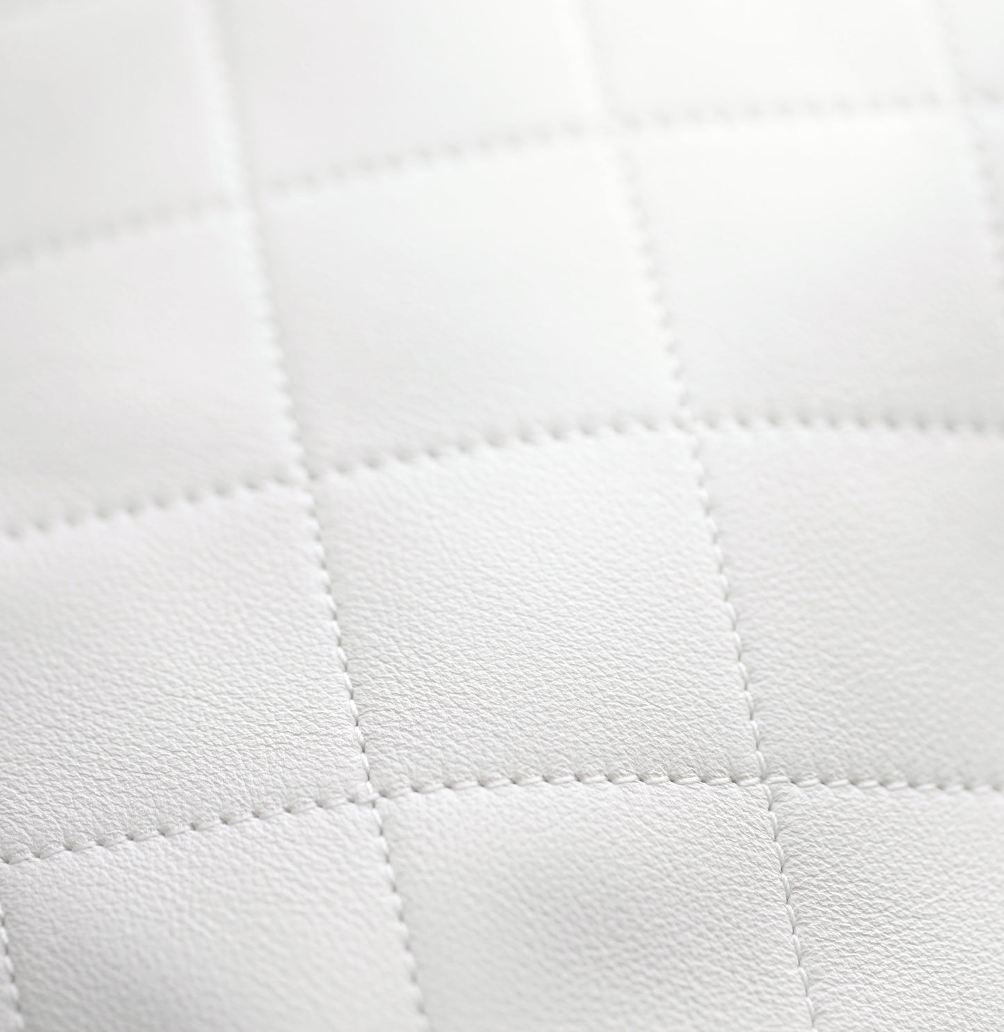 Chanel 25s 𝖧𝗈𝖻𝗈 medium backpack  white calfskin 340203