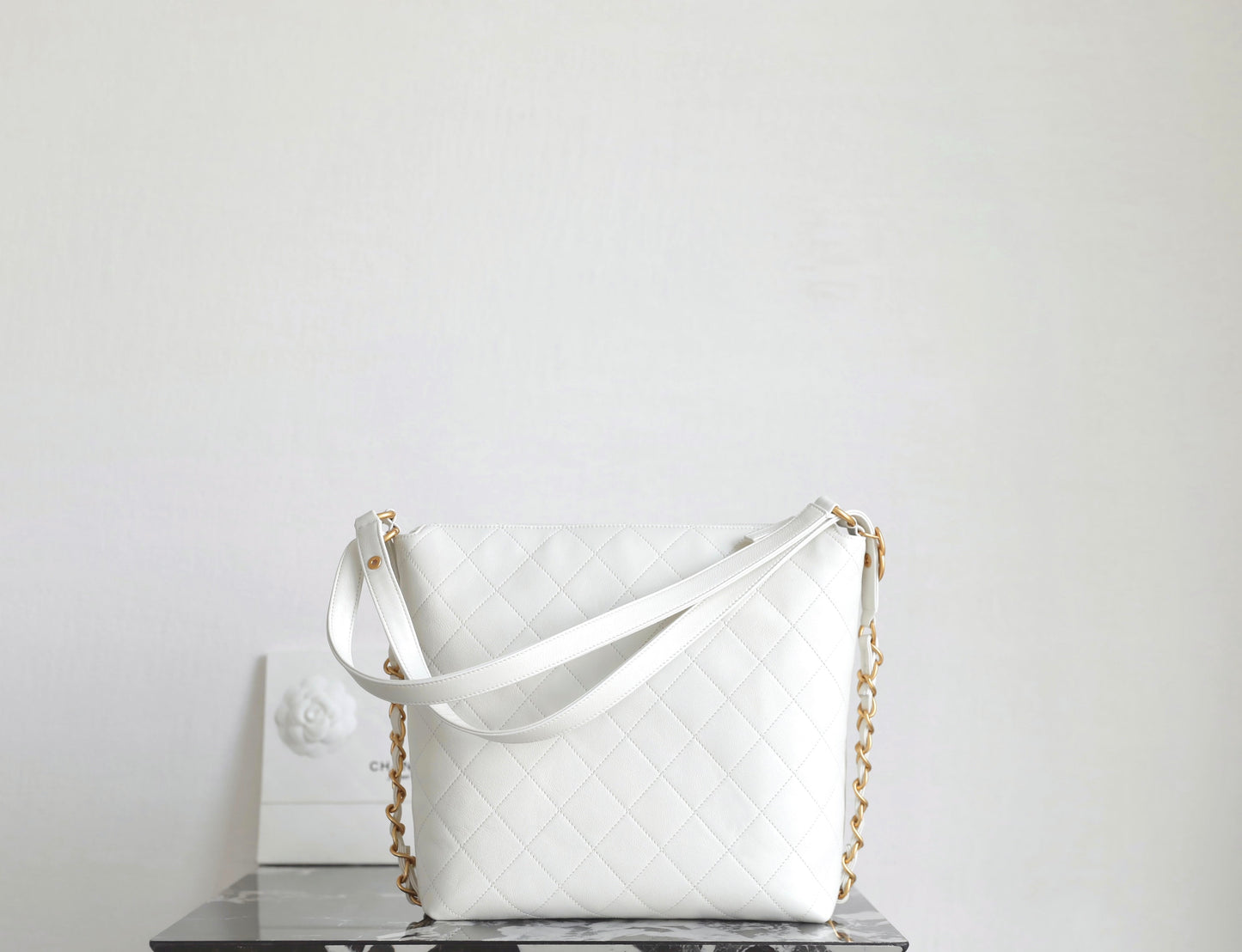 Chanel 25s 𝖧𝗈𝖻𝗈 medium backpack  white calfskin 340203