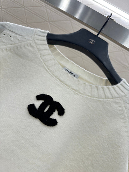 CC 26 Crew Neck Raglan Pullover Sweater White Wool 331351