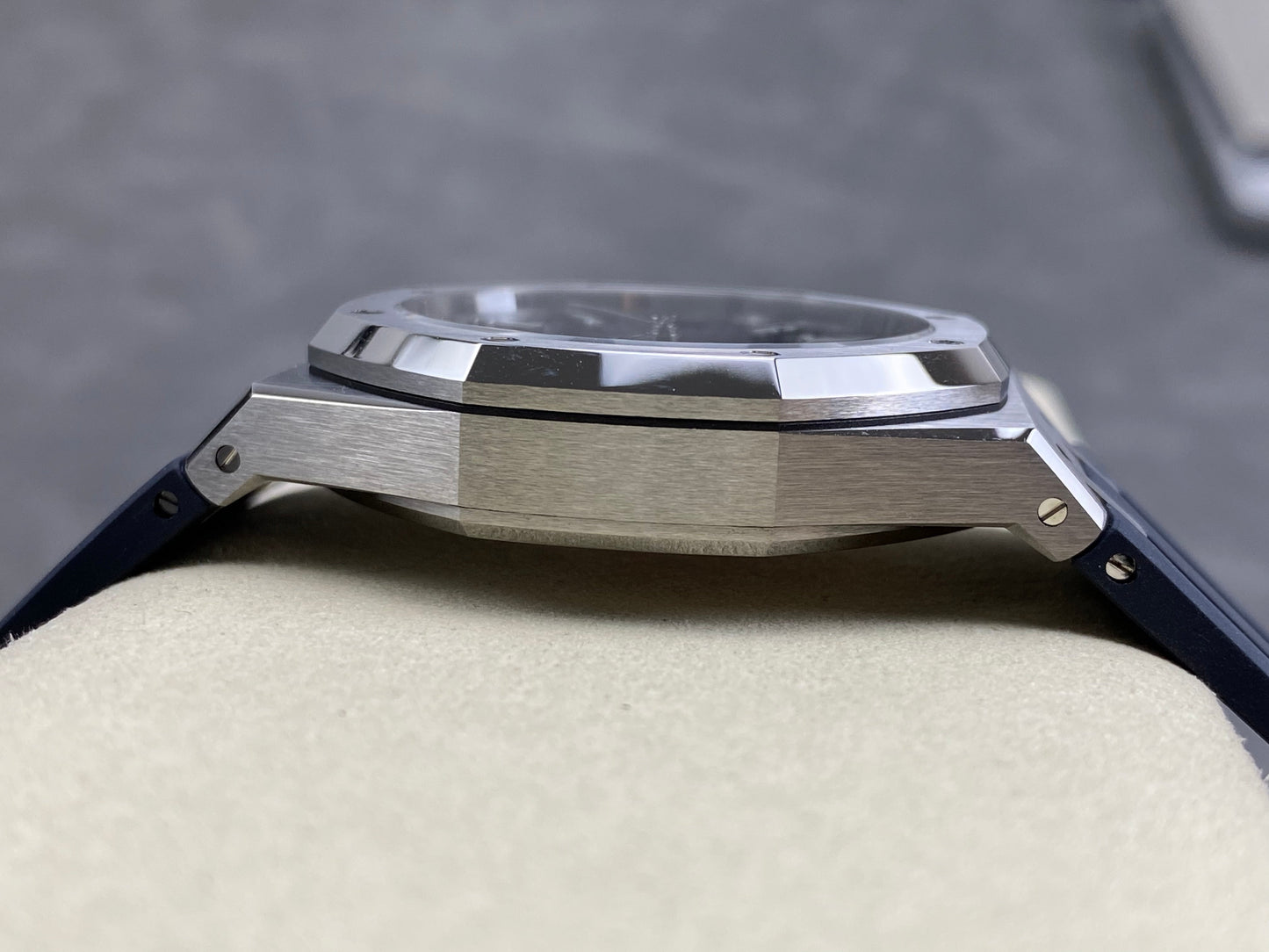 Audemars Piguet Royal Oak Selfwinding 41mm 15510 Blue Dial Rubber Strap