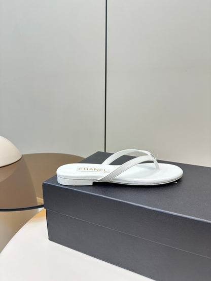CC 25 Thong Sandal White Diamond Logo