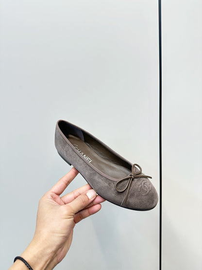 Chanel 25 Ballet Flat Grey-taupe Suede 469253