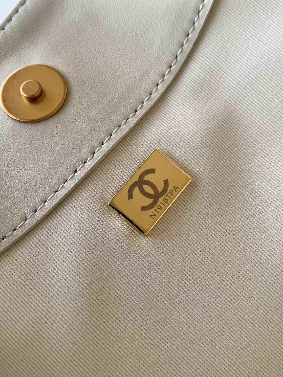 Chanel 2026 Hippie Hobo Bag 35cm White Calfskin 326214