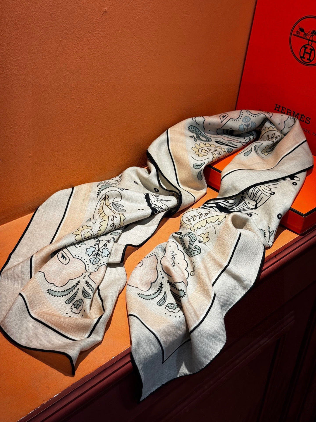 HM 25s Jungle Love Scarf 140cm Beige Black Cashmere 976289