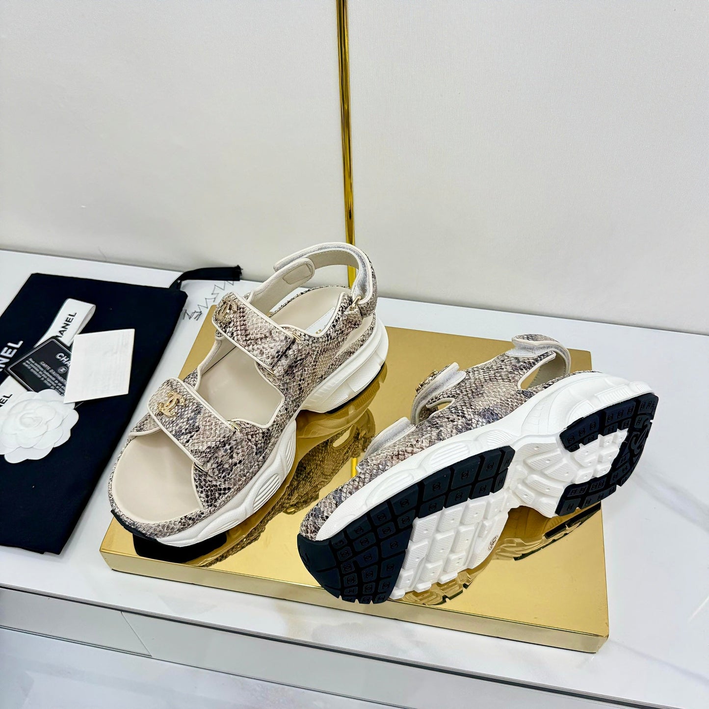 CC 25 Sandals Mutilcolor Pearlescent Sheepskin 312942