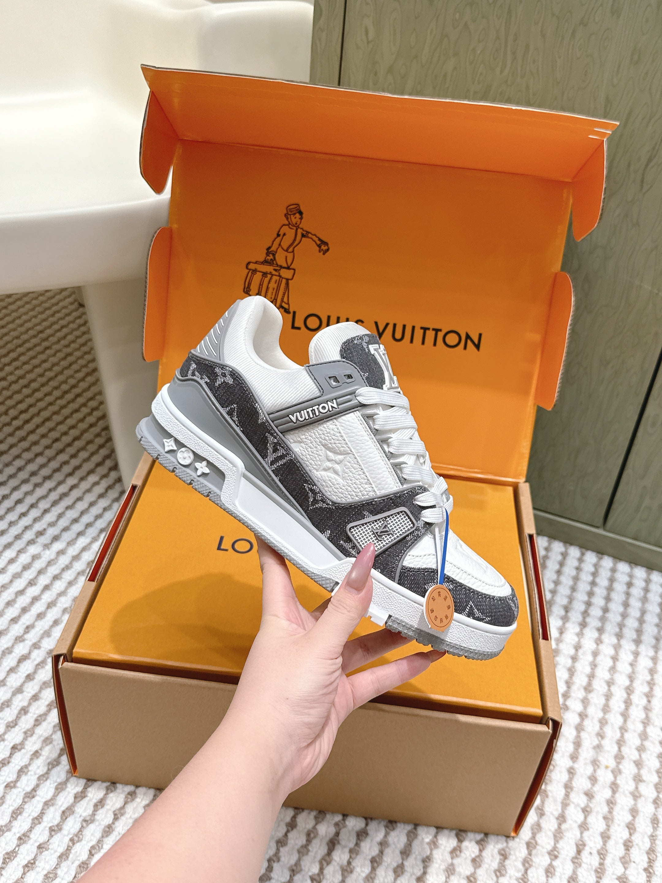 LV 26ss Trainer Sneakers Black Gray White Denim Cowhide 657919