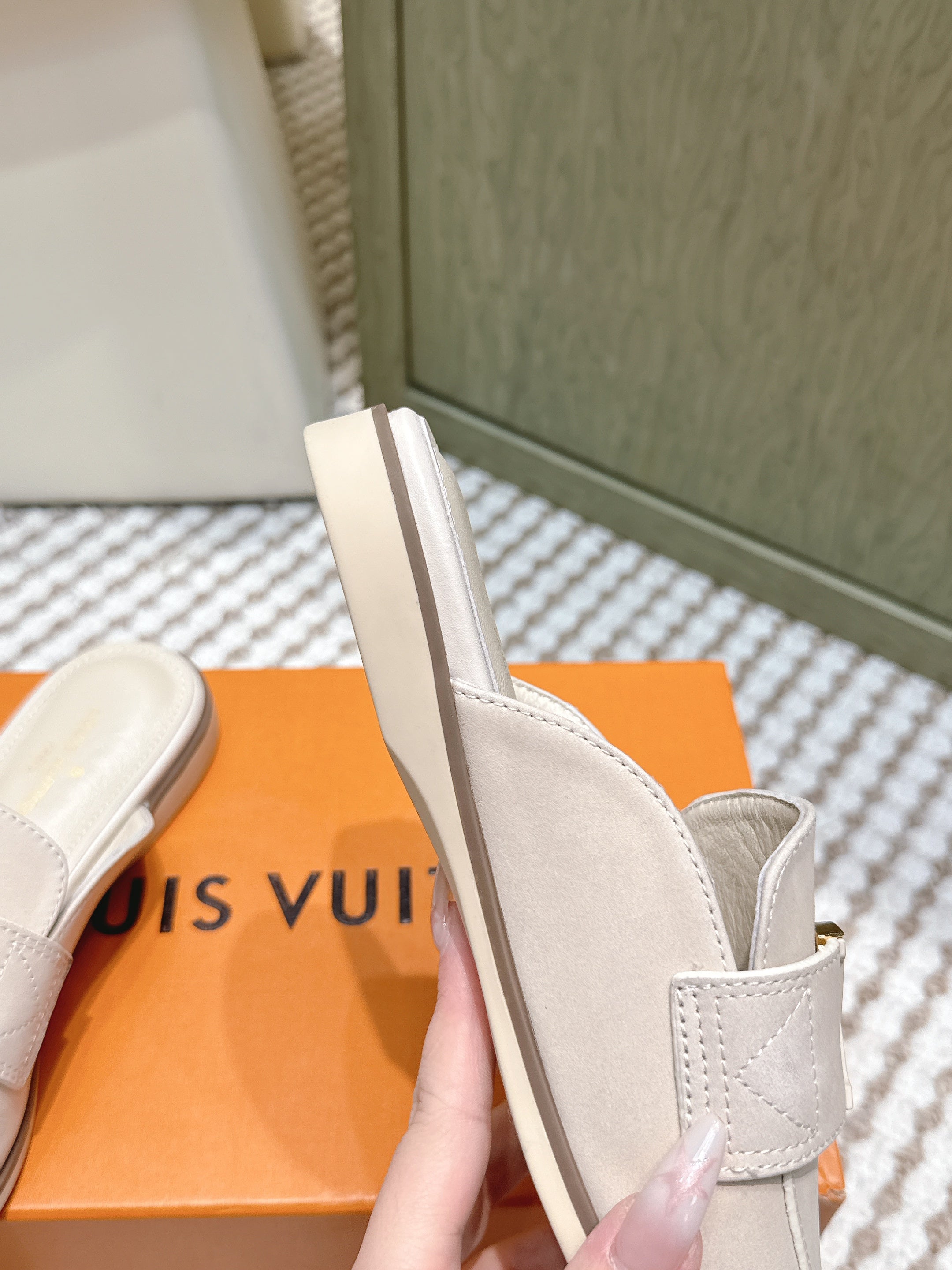 LV 26ss Mule Light Beige Suede 657812