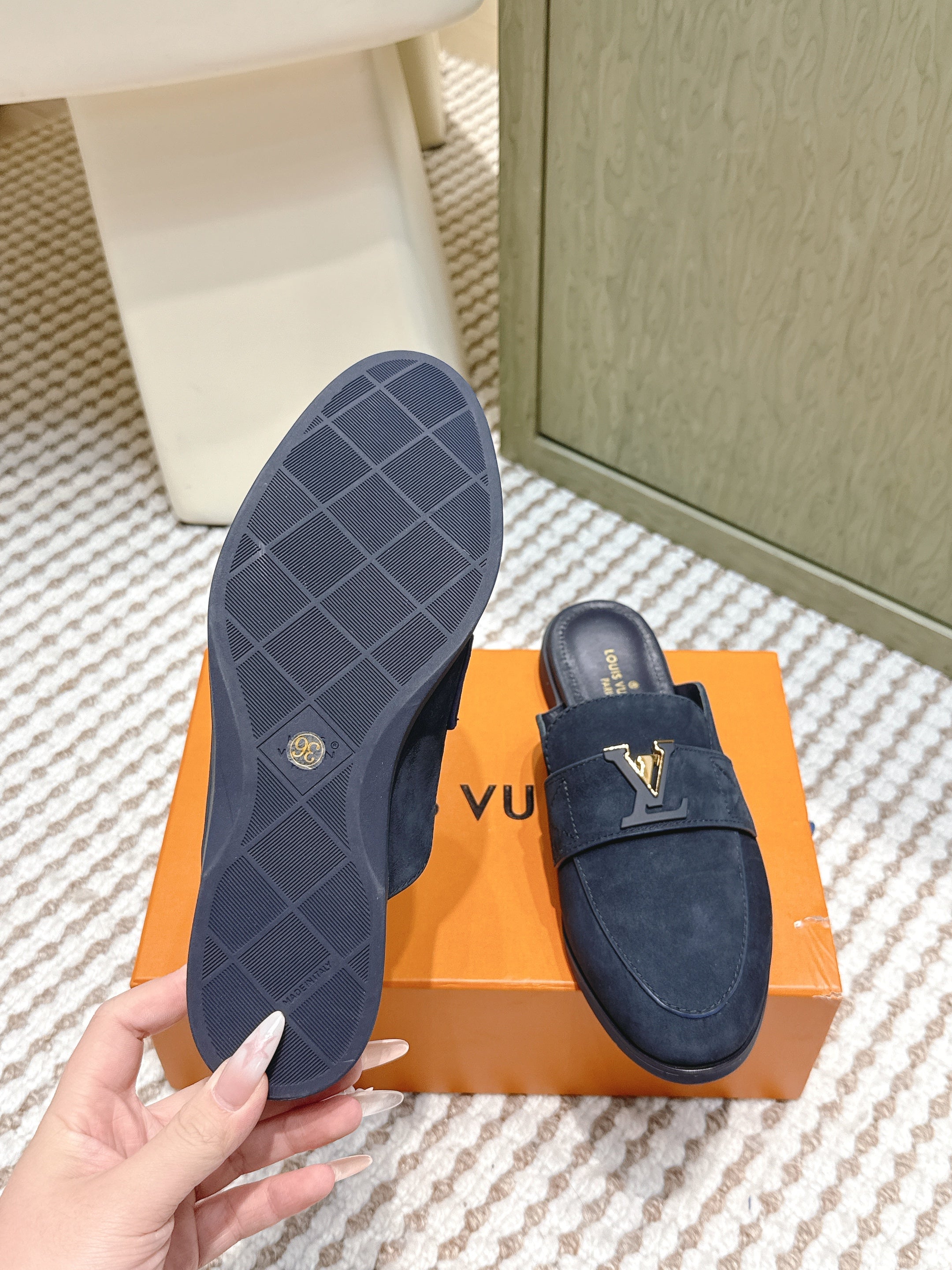 LV 26ss Mule Navy Blue Suede 657813