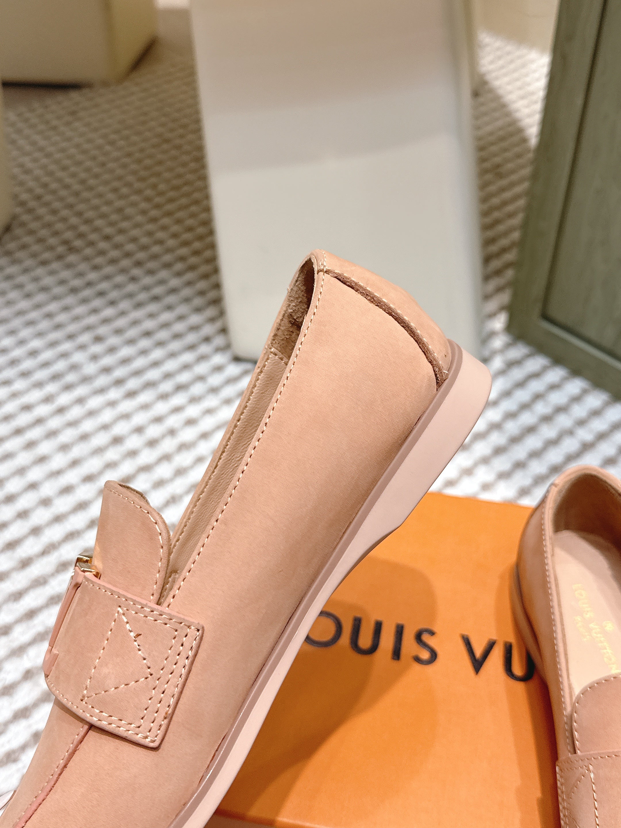 LV 26ss Loafers Dusty Peach Nude Suede 657816