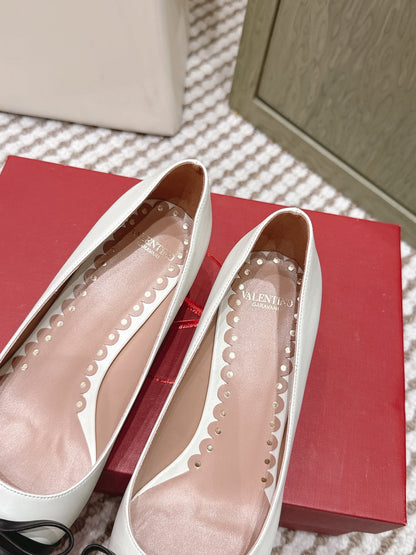 VT 26s Pump 45 White Genuine Leather 612253